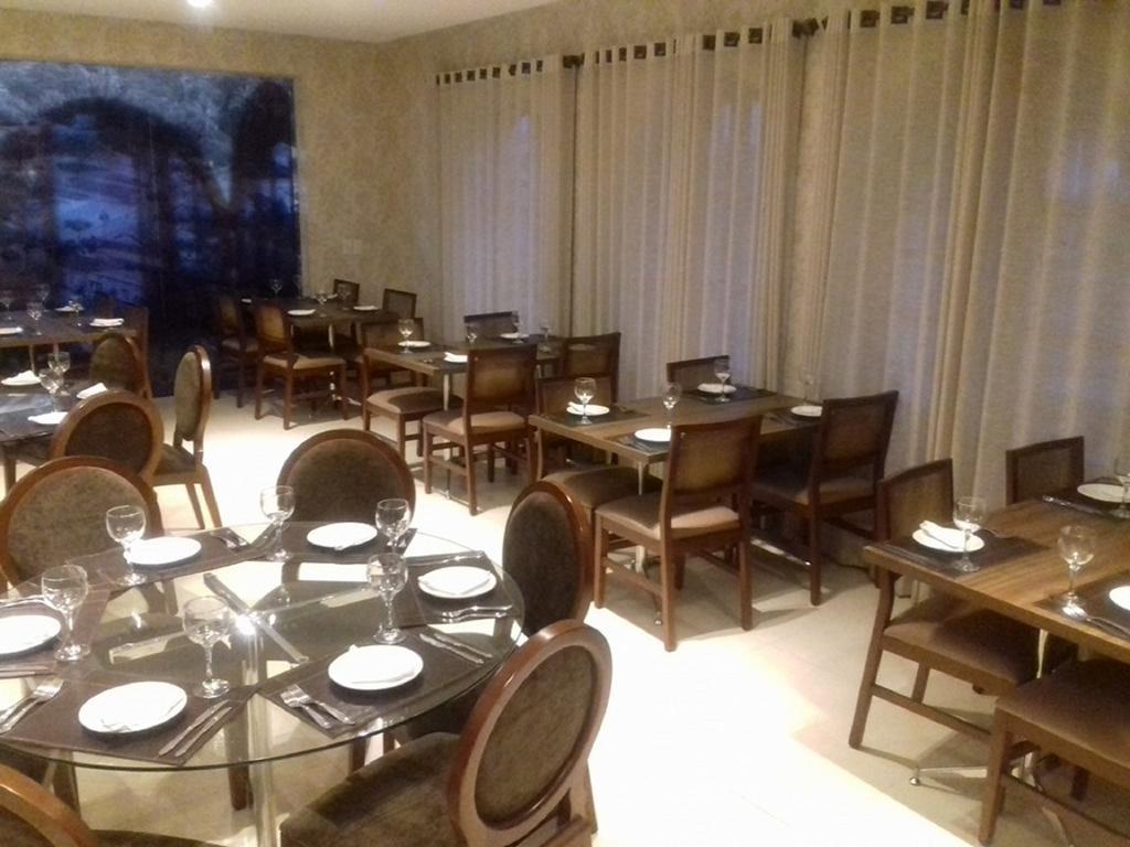 Wembley Park Hotel Porangatu Bagian luar foto